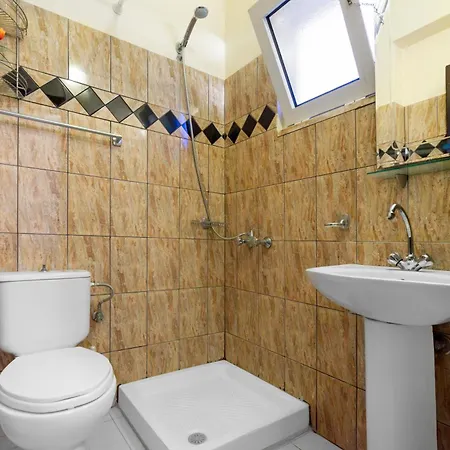 Colonial Family #4 Ground Floor Apartment *