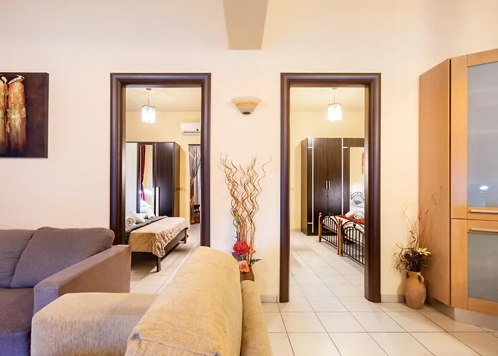Colonial Family #4 Ground Floor Apartman *