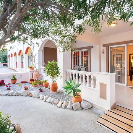 Colonial Family #4 Ground Floor *