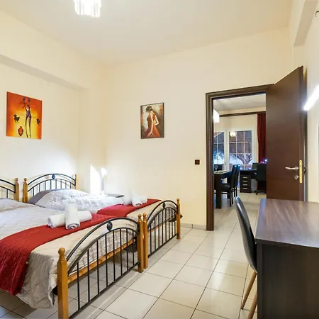 Colonial Family #4 Ground Floor Апартаменты