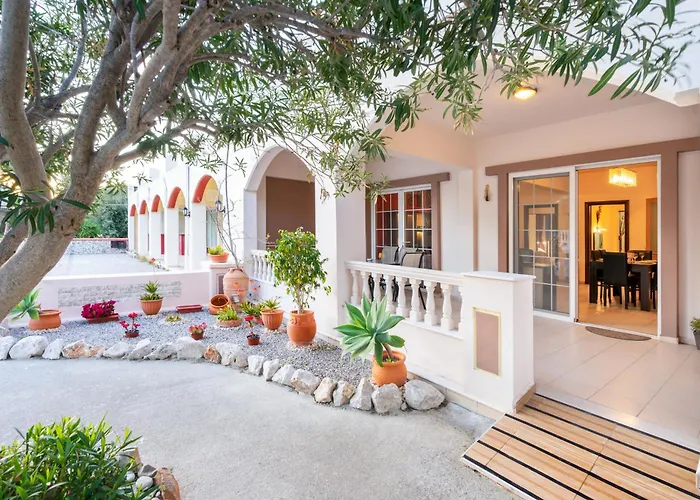 Colonial Family #4 Ground Floor *