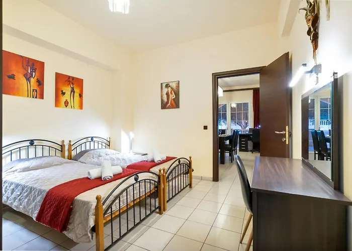 Colonial Family #4 Ground Floor Apartament