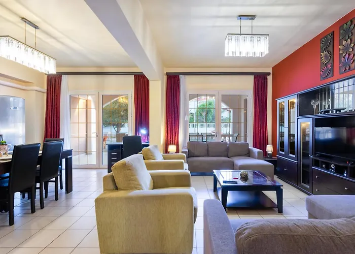 Colonial Family #4 Ground Floor Apartament *